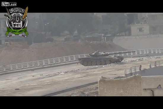 Попытка сирийских боевиков подбить танк Т-72
