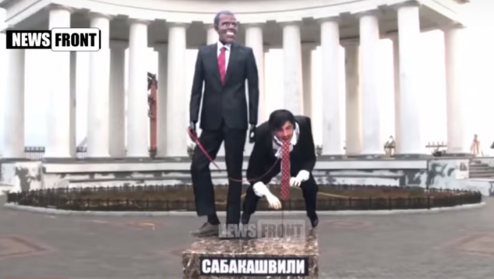 Одесситы поставили монумент Сабакашвили