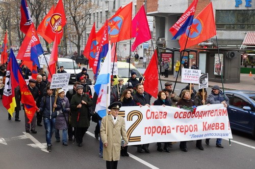 Горстка смельчаков вышла на антибандеровский марш в Киеве 