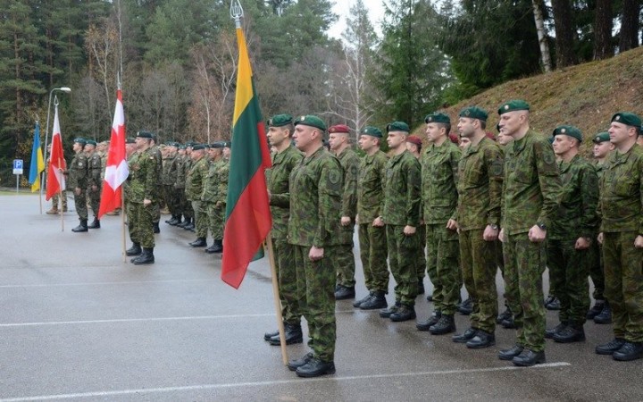 Украинская армия отрабатывает подавление русского восстания в Прибалтике