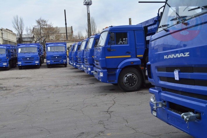 Аграрии ДНР получили из России в качестве гуманитарной помощи 25 автопоездов-зерновозов