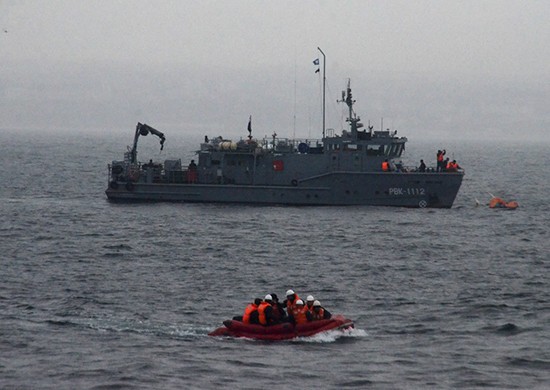 В Черном море прошли учения. Старейшее судно ВМФ и новейшая подлодка.