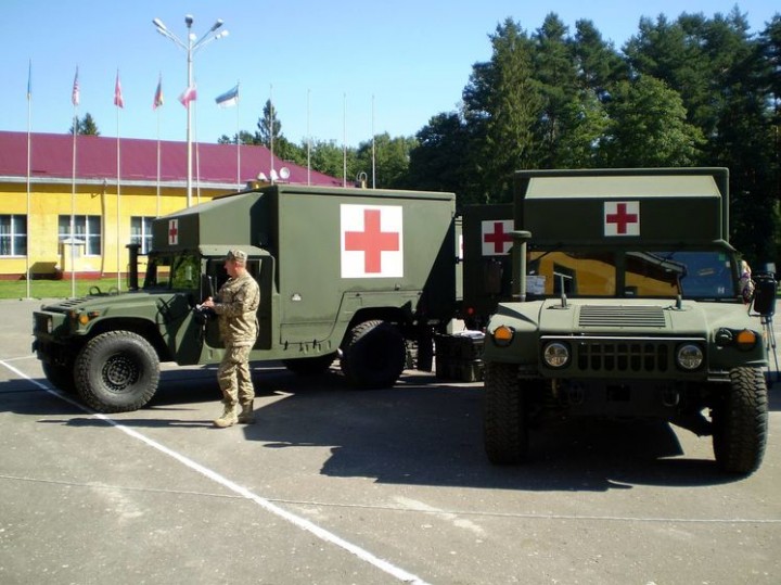 На Украине праздник – США передали пять «халявных» машин «скорой помощи»