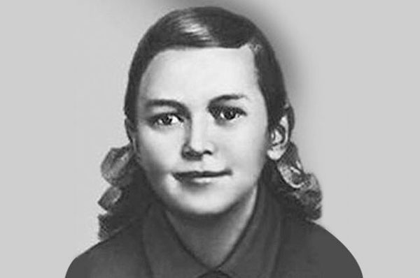 10 января 1944 г. казнена Зина Портнова (17 лет). На допросе она застрелила следователя и еще 2 гитлеровцев