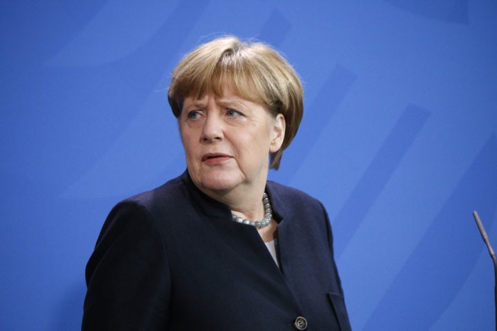 «Проваливай!» Жители Саксонии встретили Меркель оскорблениями
