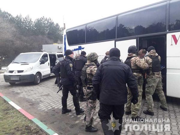 Из Киева в Одессу едут два автобуса с вооружёнными людьми