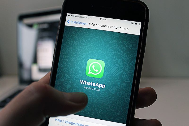 Facebook и WhatsApp разрешит полиции Британии читать чужие переписки