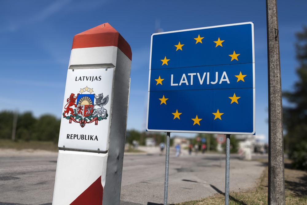 Латвийские медработники идут работать на заправки