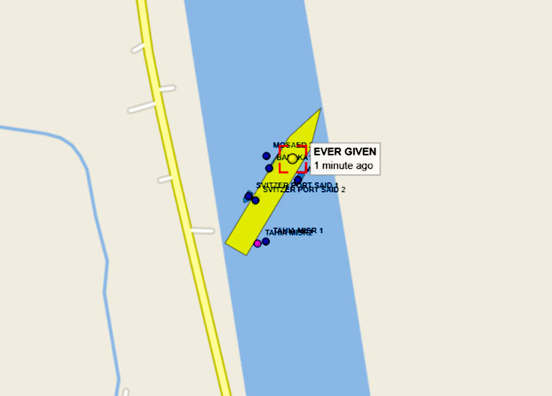 Навигация по Суэцкому каналу закрыта. Возможно, на недели