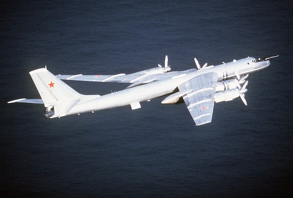К Чёрному морю переброшены 3 патрульных самолёта Ту-142