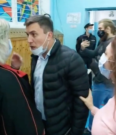Депутат Бондаренко от КПРФ устроил дебош на избирательном участке