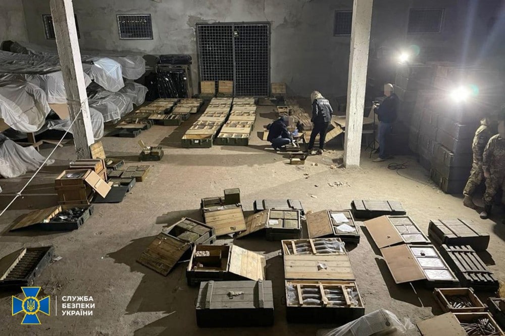 Начальник военного склада на Украине массово продавал мины и снаряды