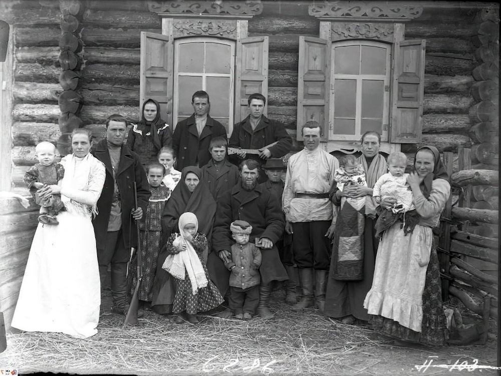 Фото житeлей одного из сёл Енисейской губернии, 1910 год