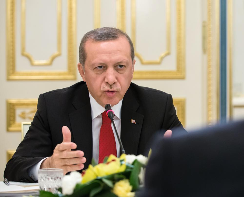 Эрдоган пригрозил выслать из страны послов США