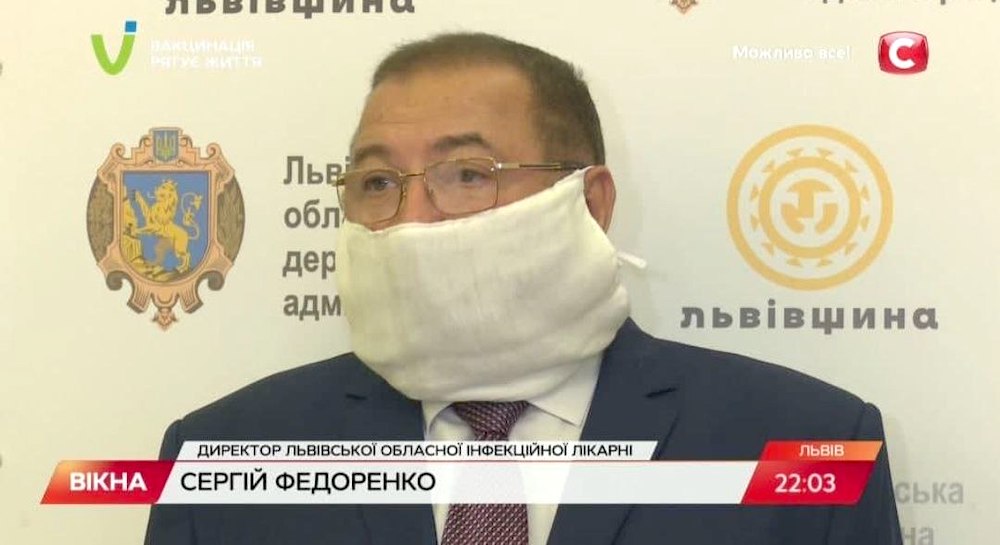 Директор Львовской инфекционной больницы в маске