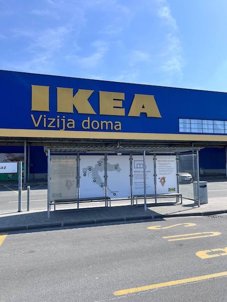 В Хорватии в местном магазине IKEA во все рамки для фотографий установили портреты Владимира Путина